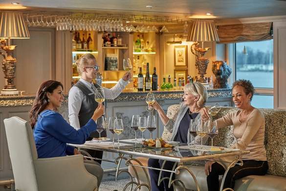 Uniworld SS Maria Theresa - Bar du Leopard 3.jpg